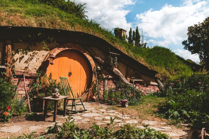 image of a hobbit home from lord of the rings